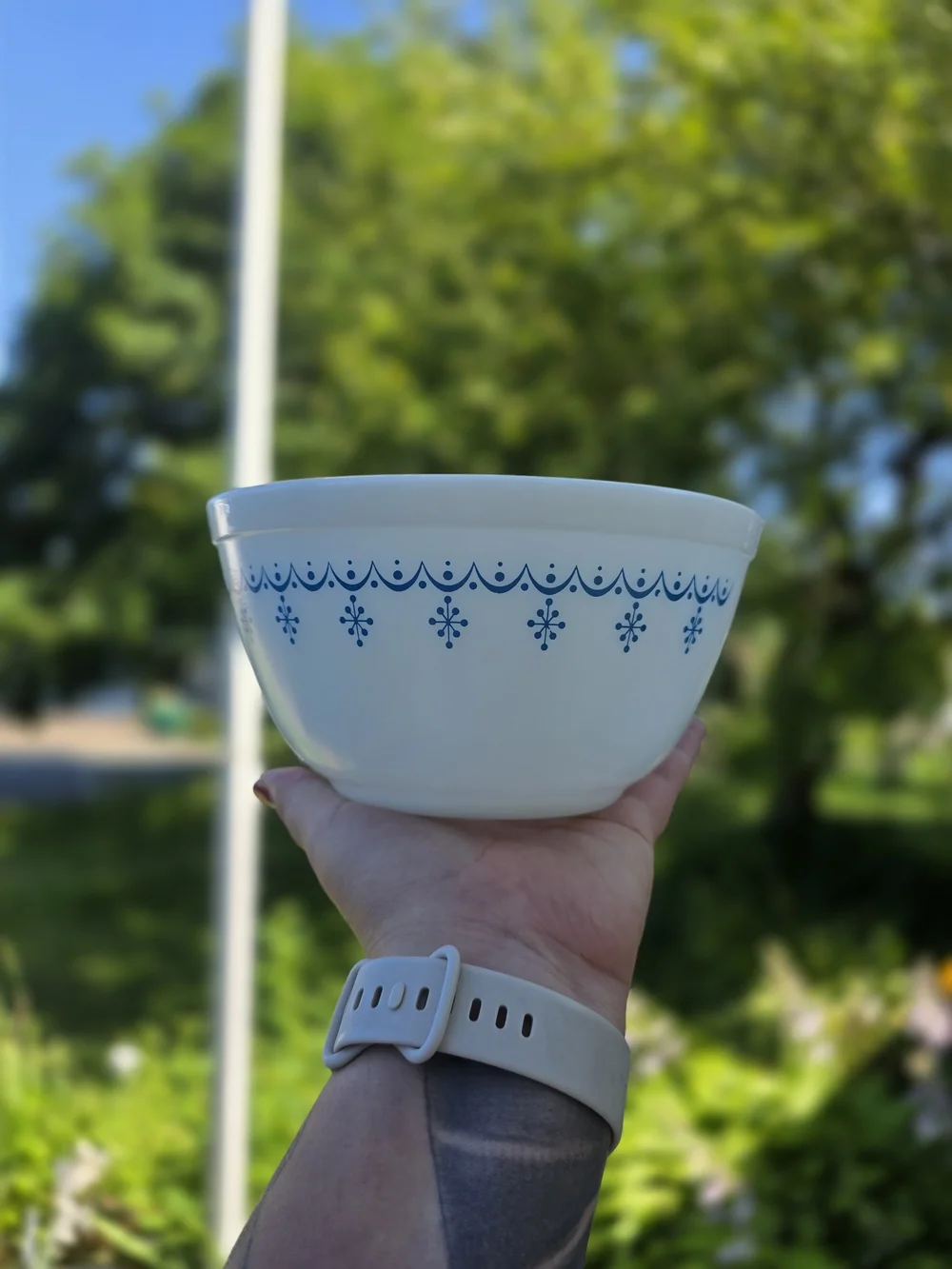 Vintage Pyrex Blue and White Nesting Bowls with Matching Cups